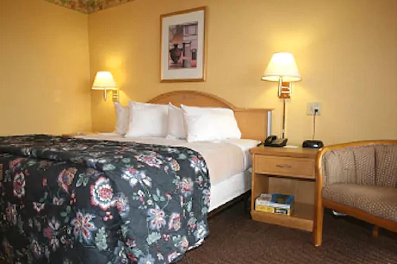 Knights Inn Six Flags Lodge West ภายนอก รูปภาพ